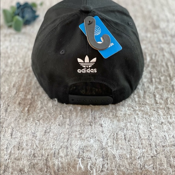 New with tags ADIDAS ADJUSTABLE FIT HAT with logo in white. Logo on front & back - Picture 4 of 5